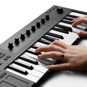 Native Instruments Komplete Kontrol M32: Compact, Powerful MIDI Keyboard for Music Production - Image 4