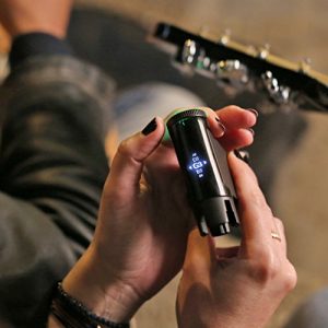 ROADIE 2 | Smart Automatic Guitar Tuner and String Winder - Image 3