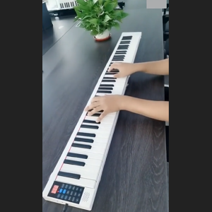 The perfect musical companion Portable 88-Key Piano Keyboard: - Image 3