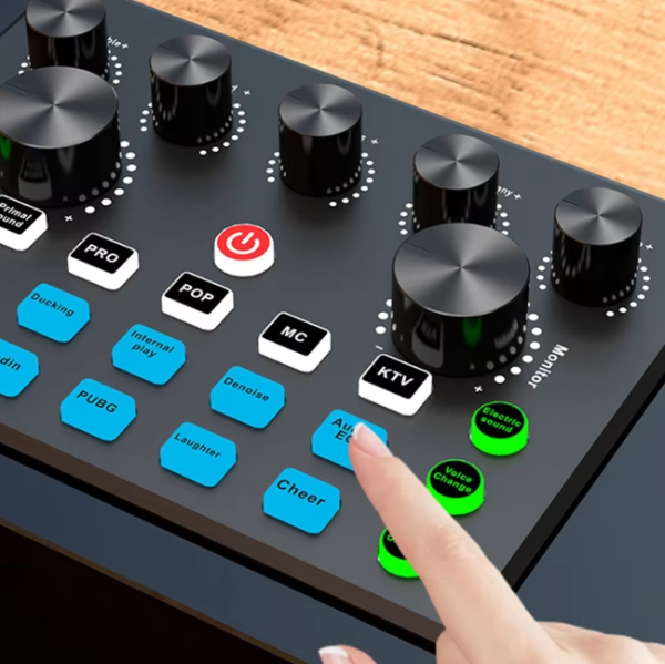 Multi-Functional Bluetooth Sound Card for Clear Karaoke & Live Broadcasts